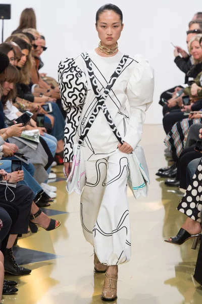 Look 14